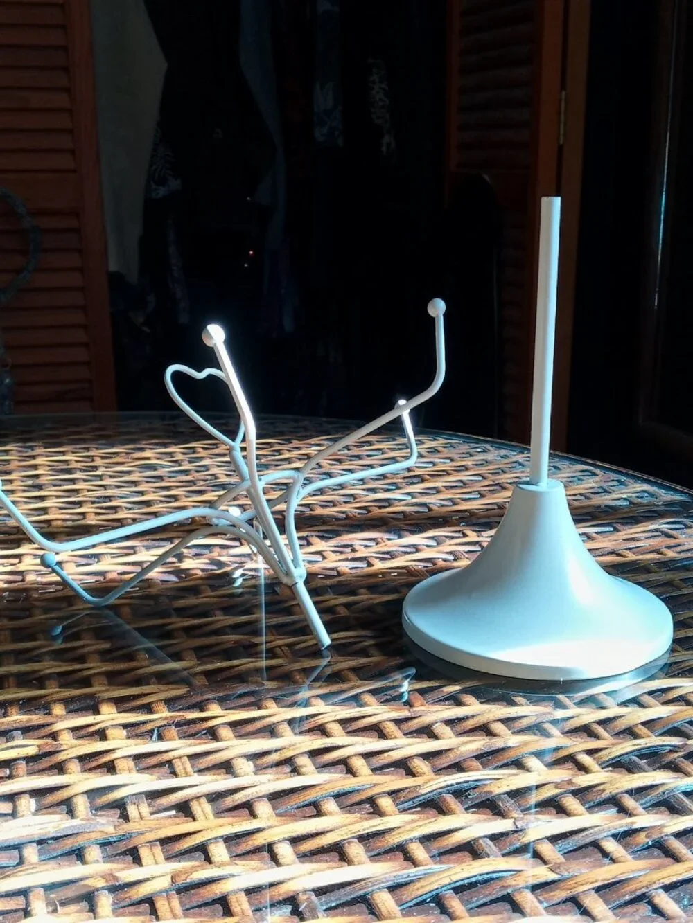 Cute White Retail/Home Metal Rotating Jewelry Display Stand Great Condition!